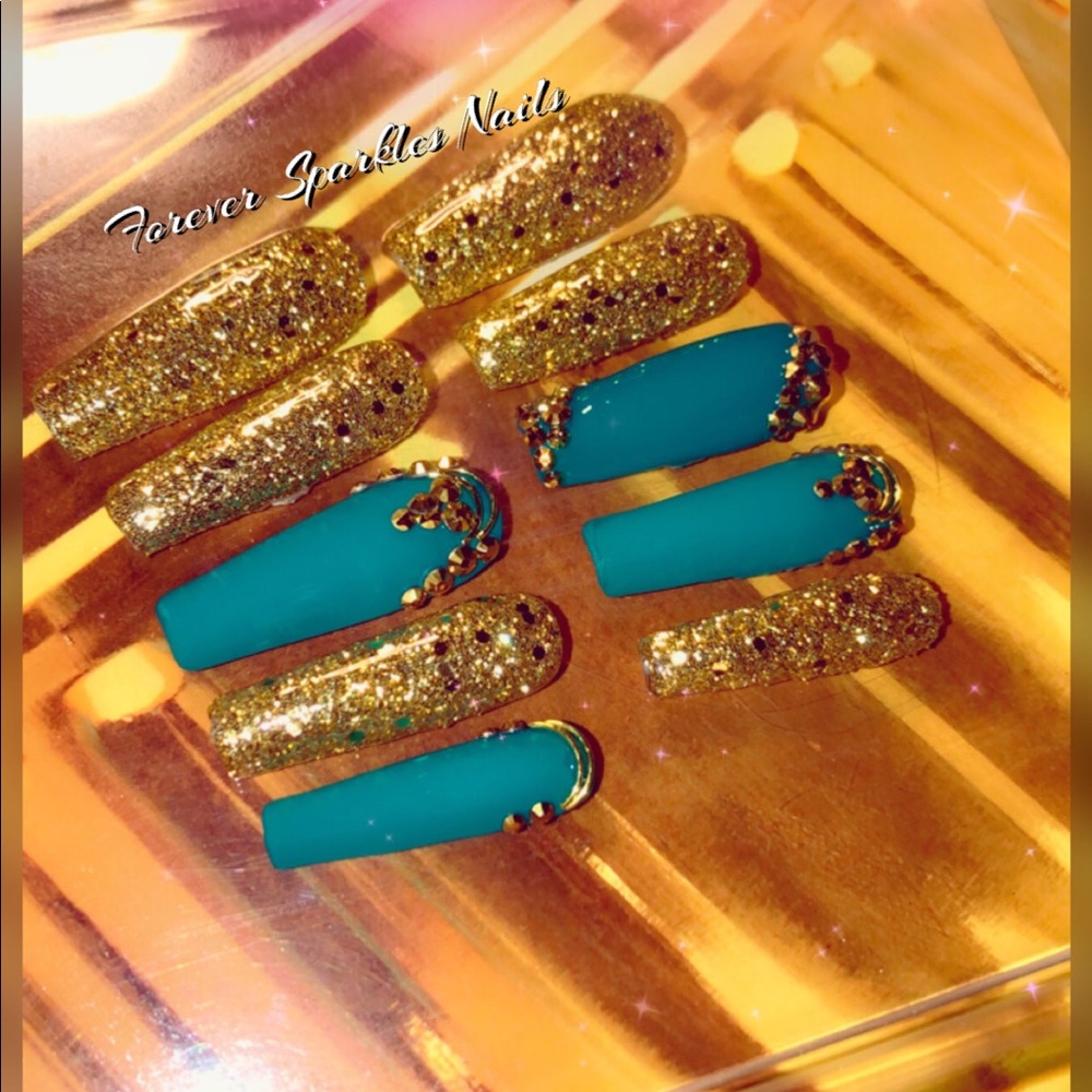 Press on nails